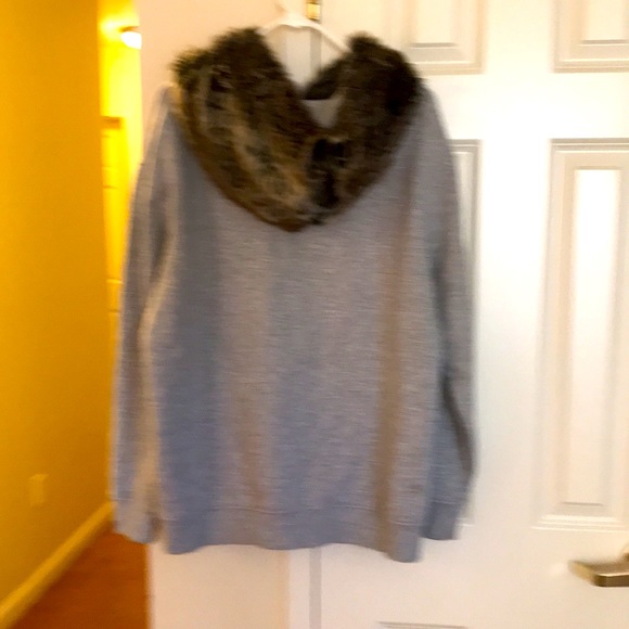 Rise as 1NE super comfy hoodie with faux fur hood and front pocket - Picture 2 of 2